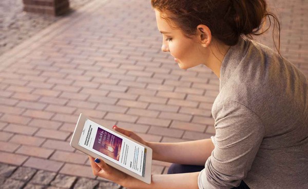 Genetic Genealogy Resources for Beginners 8 A woman reading a blog on her tablet