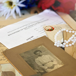 Lectures 10 Image of a DAR application, old photos, flowers, and pearls.